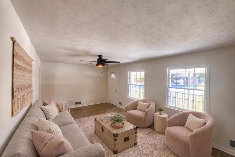 Photo 6 of 20 of 5807 Cobbrook Dr, Ellenwood, GA