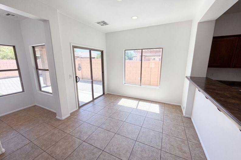 Photo 9 of 27 of 934 E Overlin Dr, Avondale, AZ