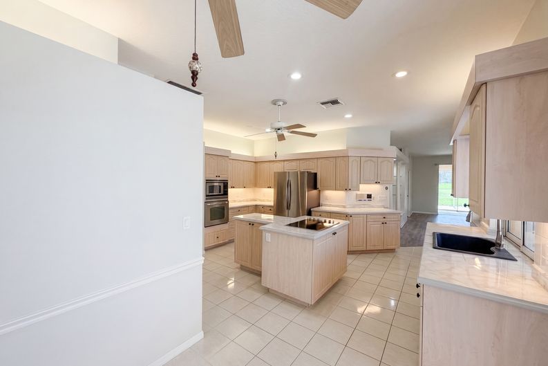 Photo 11 of 23 of 3608 Creekside Dr, Sebring, FL