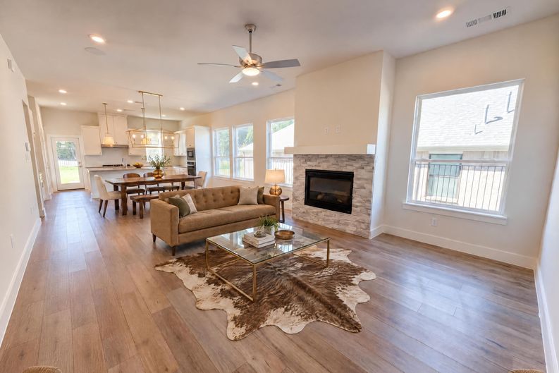 Photo 3 of 32 of 563 Torrey Pines Cir, Heath, TX