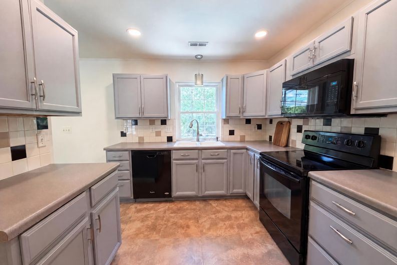 Photo 12 of 22 of 300 Indigo Rd, Goose Creek, SC