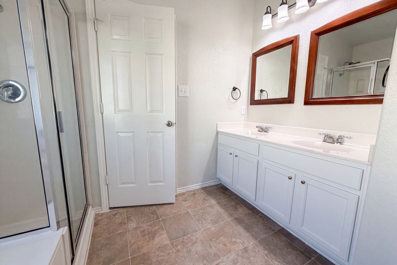 Photo 10 of 16 of 2886 Oakbranch Rdg, New Braunfels, TX