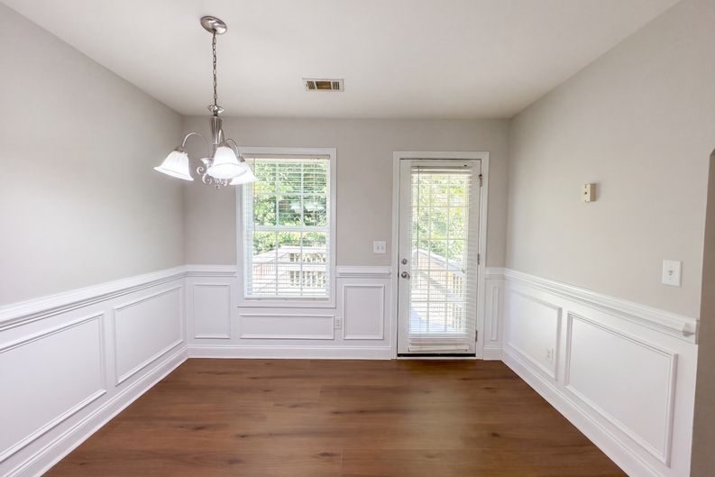 Photo 6 of 32 of 4468 Karron Dr, Powder Springs, GA