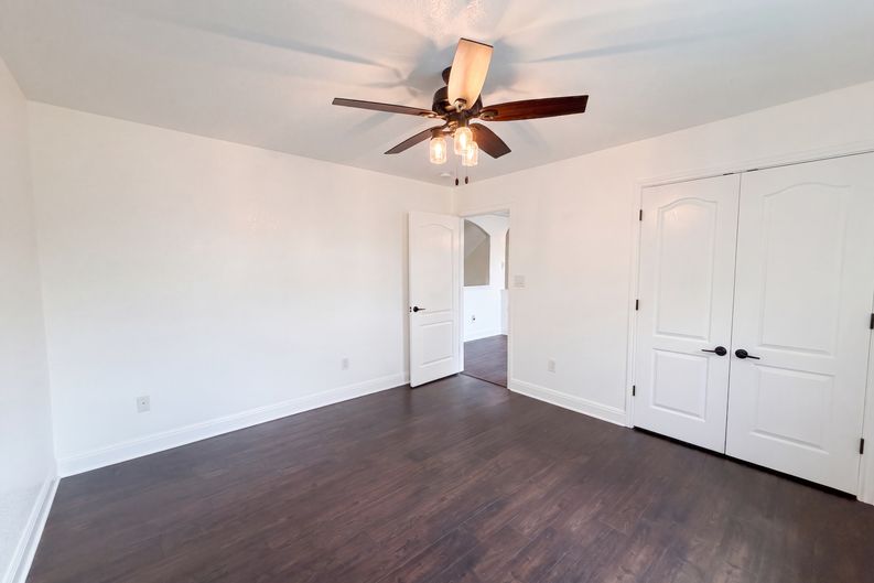 Photo 4 of 19 of 4247 Richmond Ave, Spring Branch, TX