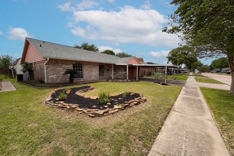 Photo 6 of 21 of 1902 New Orleans St, Deer Park, TX