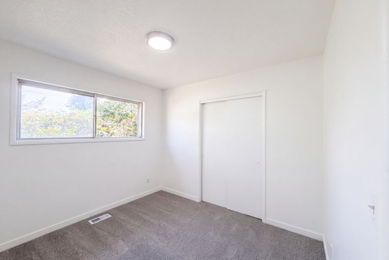 Photo 4 of 21 of 465 SW 139th Ave, Beaverton, OR