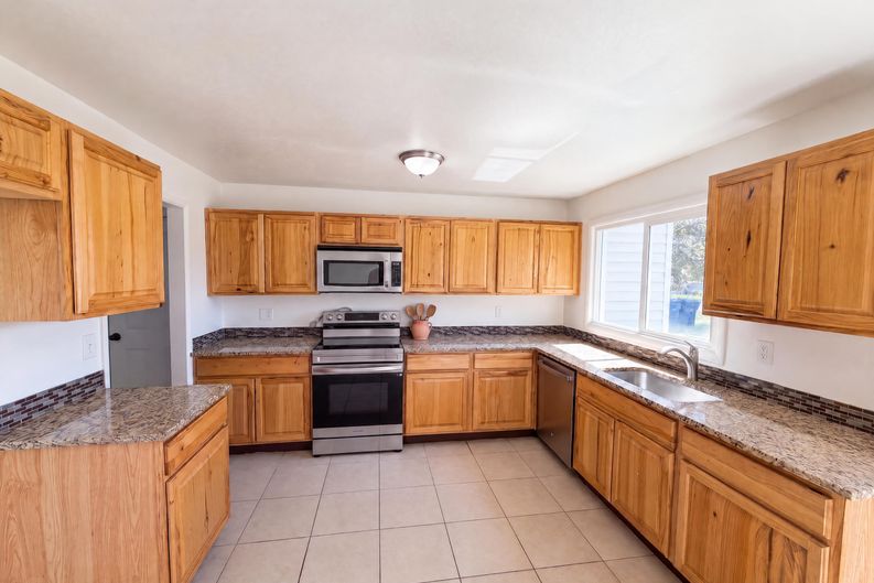 Photo 8 of 18 of 3168 W Lehi Dr, West Valley City, UT