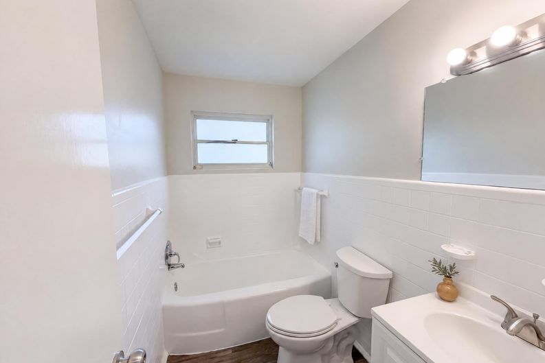 Photo 22 of 24 of 411 W Seminole Ave, Eustis, FL
