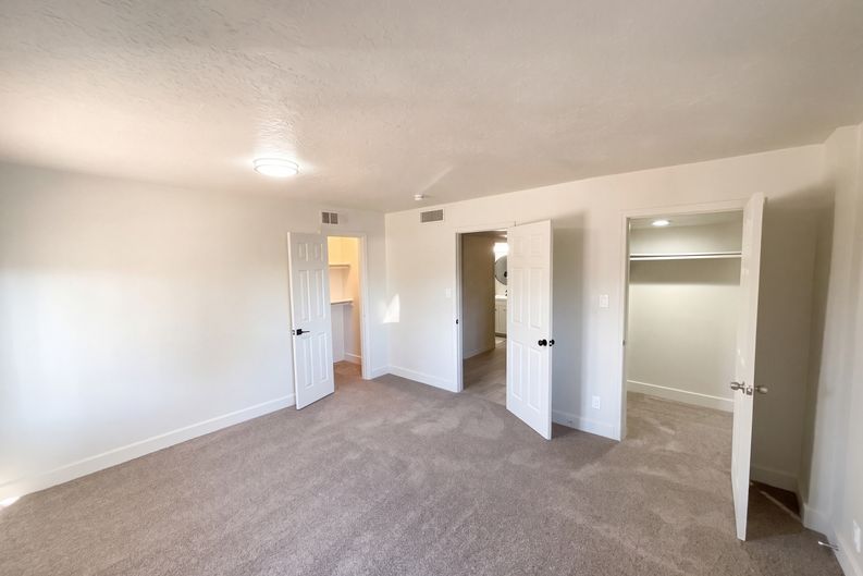 Photo 11 of 23 of 4253 E Vineyard Rd, Phoenix, AZ