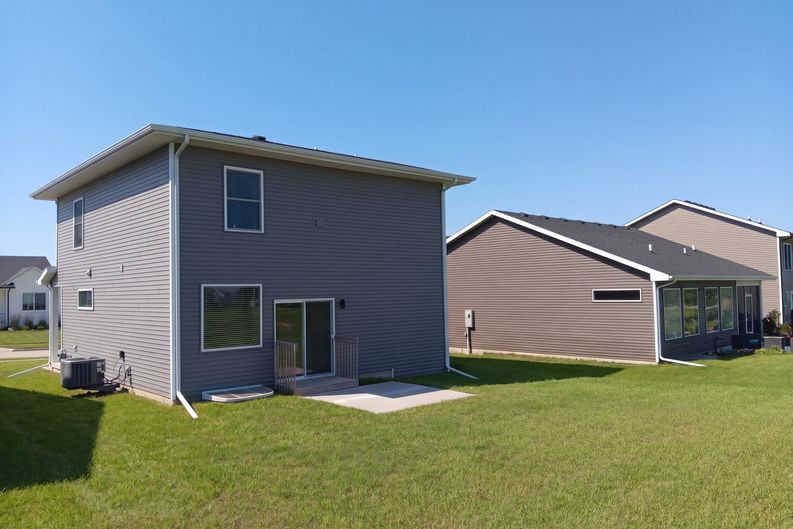 Photo 21 of 24 of 15215 Deerview Dr, Urbandale, IA