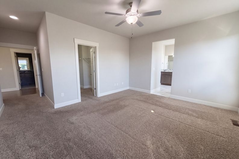 Photo 4 of 14 of 3746 SW McKinley St, Gresham, OR