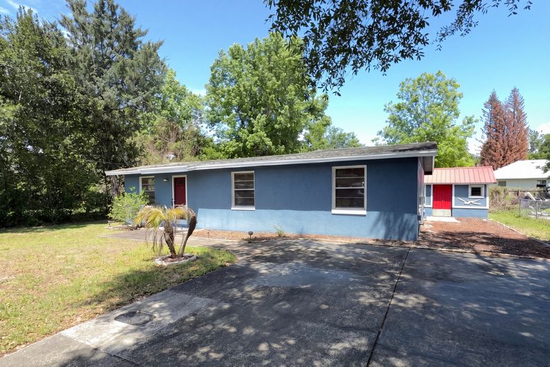 Photo 15 of 19 of 1385 Bender Ave, Daytona Beach, FL