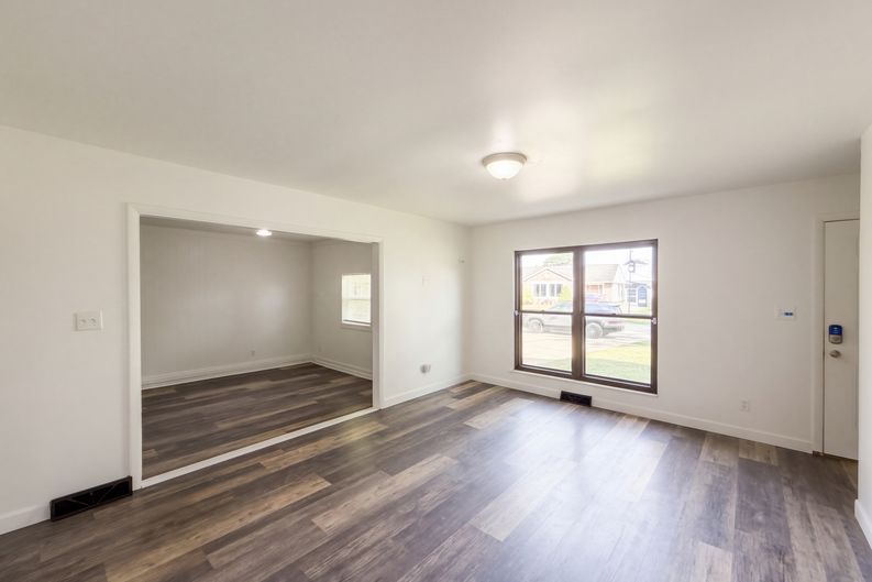Photo 8 of 24 of 1036 Eastlawn Dr, Whiteland, IN