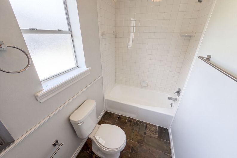 Photo 15 of 19 of 7934 Round Rock Dr, Houston, TX
