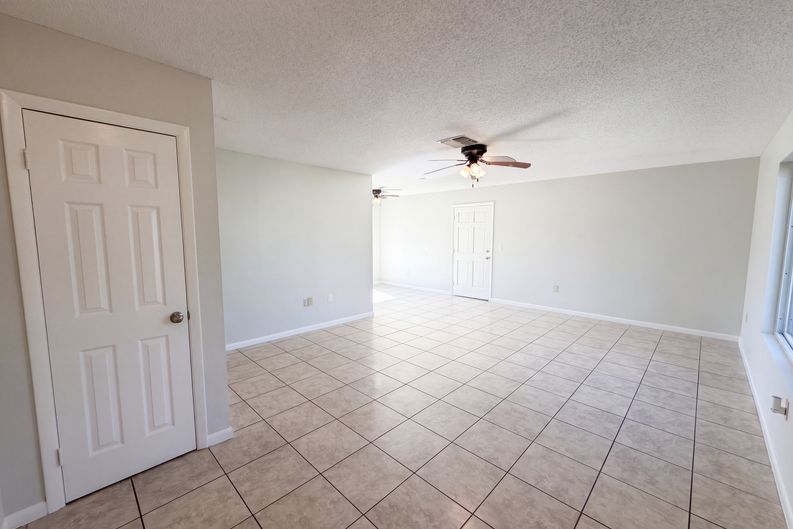 Photo 3 of 17 of 8801 SE 89th St, Ocala, FL