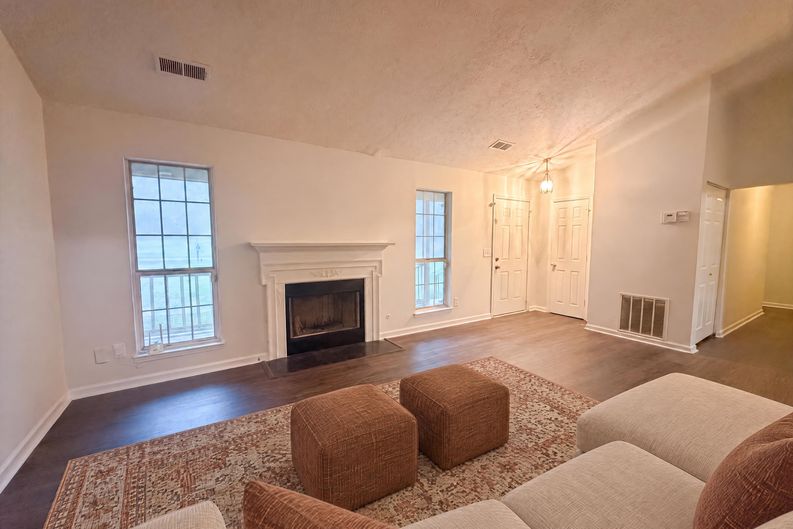 Photo 3 of 29 of 4320 Southvale Dr, Decatur, GA