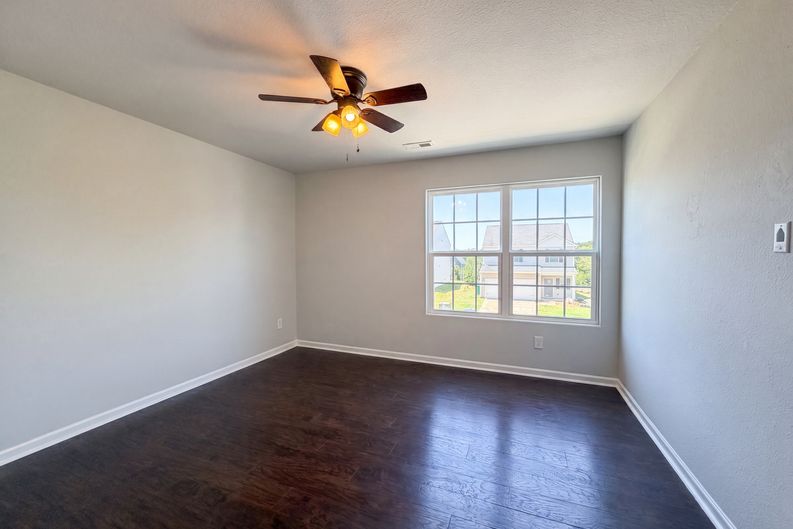 Photo 11 of 17 of 4034 Rosfield Dr, Charlotte, NC