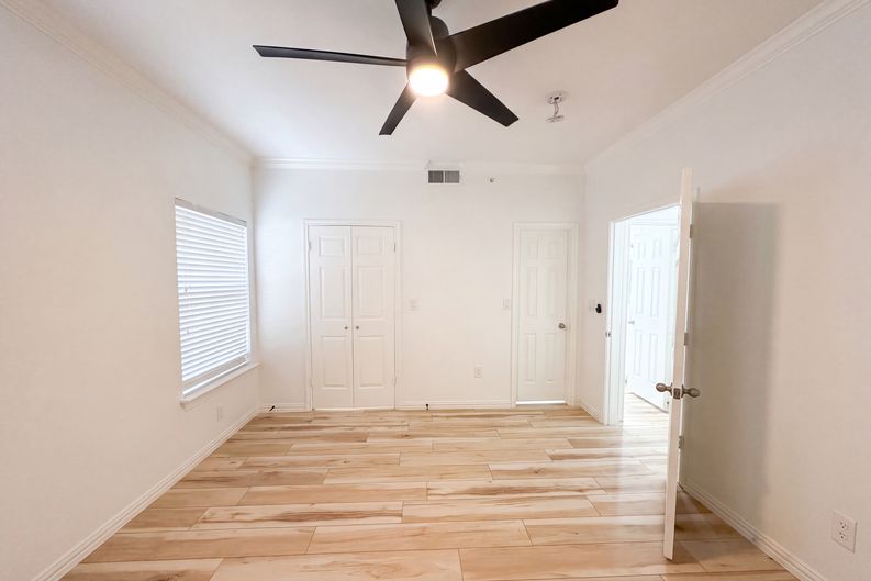 Photo 5 of 19 of 2601 Preston Rd, Plano, TX