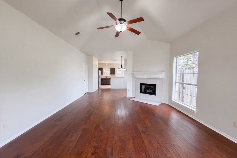 Photo 6 of 26 of 1406 Di Orio Dr, Lewisville, TX