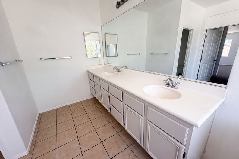 Photo 21 of 28 of 3147 W Lingard St, Lancaster, CA