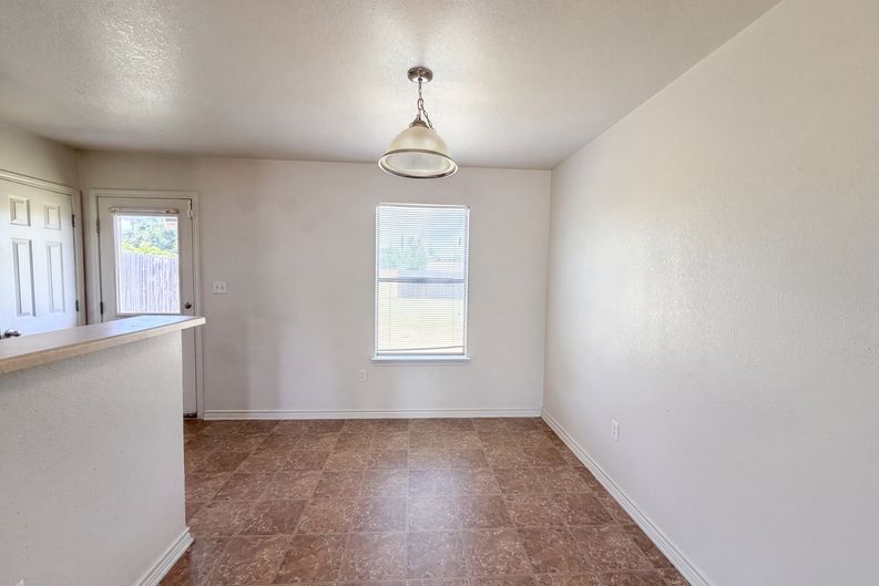 Photo 6 of 16 of 2512 Saulsbury Dr, Temple, TX