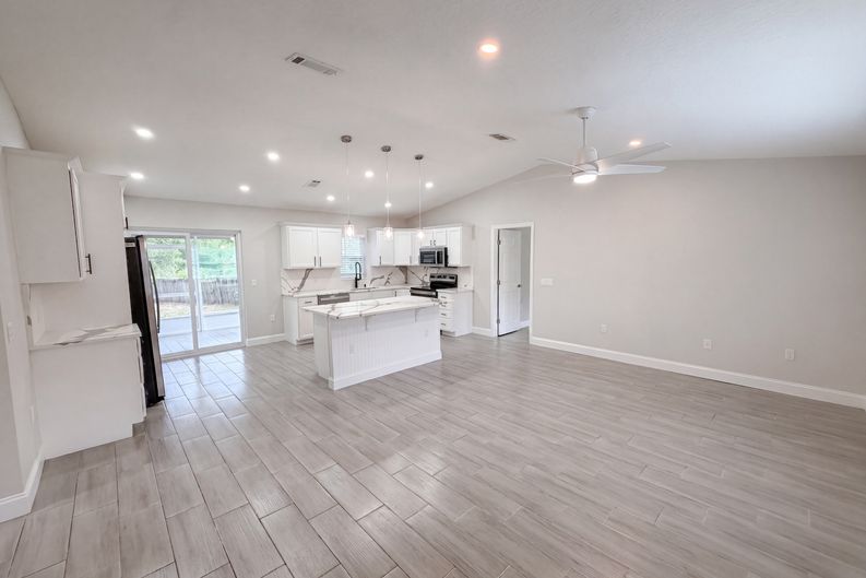 Photo 20 of 37 of 8165 Ridge Rd, Weeki Wachee, FL