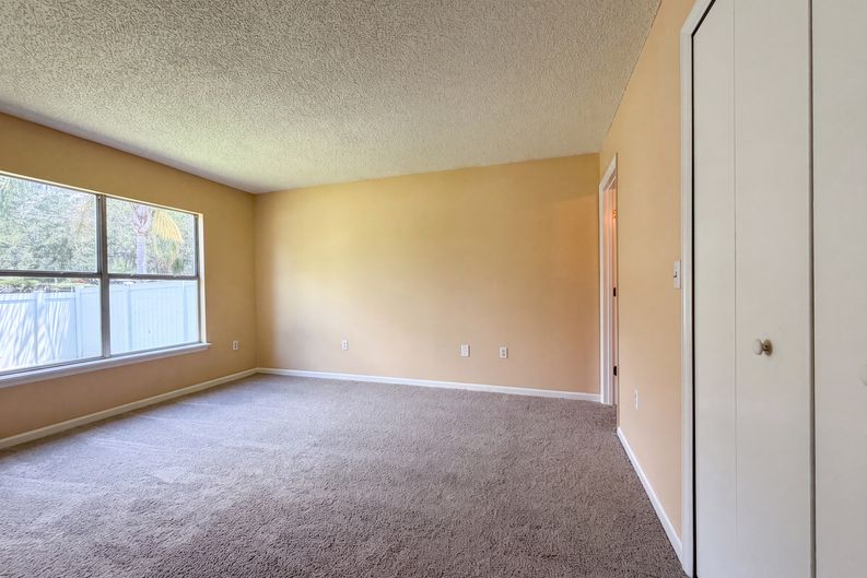 Photo 4 of 19 of 7923 Cherry Blossom Dr N, Jacksonville, FL