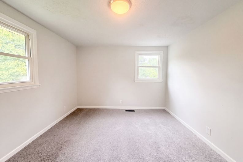 Photo 10 of 25 of 324 Woodale Dr, Clarksville, TN