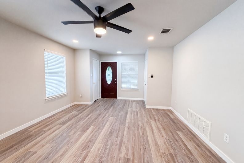 Photo 8 of 16 of 1076 Shadow Creek Blvd, Buda, TX