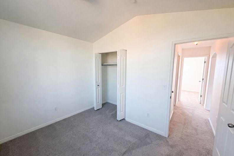 Photo 10 of 18 of 14273 S Heartstone Cir, Herriman, UT