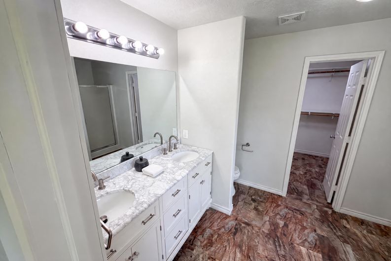 Photo 11 of 21 of 9002 Barracuda Dr, Texas City, TX