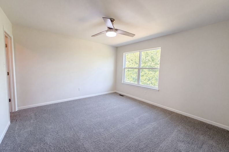 Photo 11 of 28 of 5945 Hawkins Ridge Ct, Saint Louis, MO