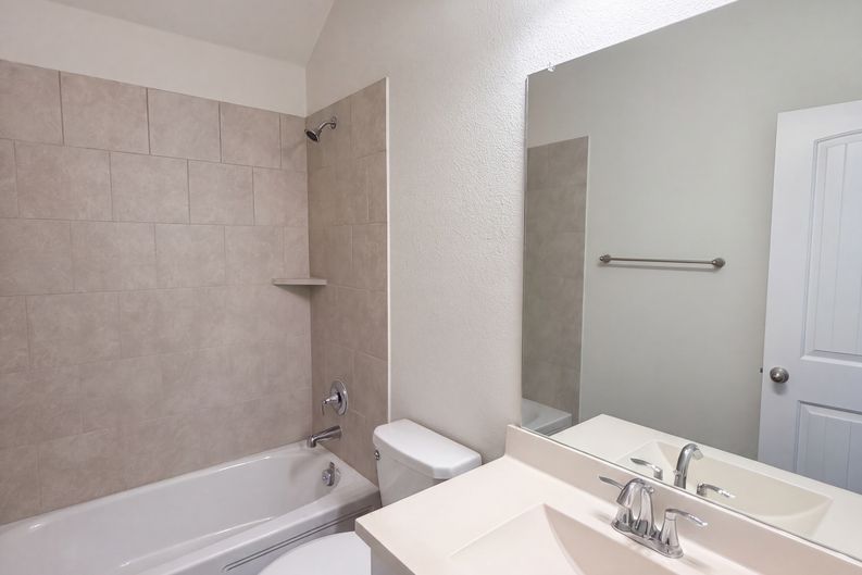 Photo 17 of 27 of 1421 Prairie Lake Ct, Carrollton, TX