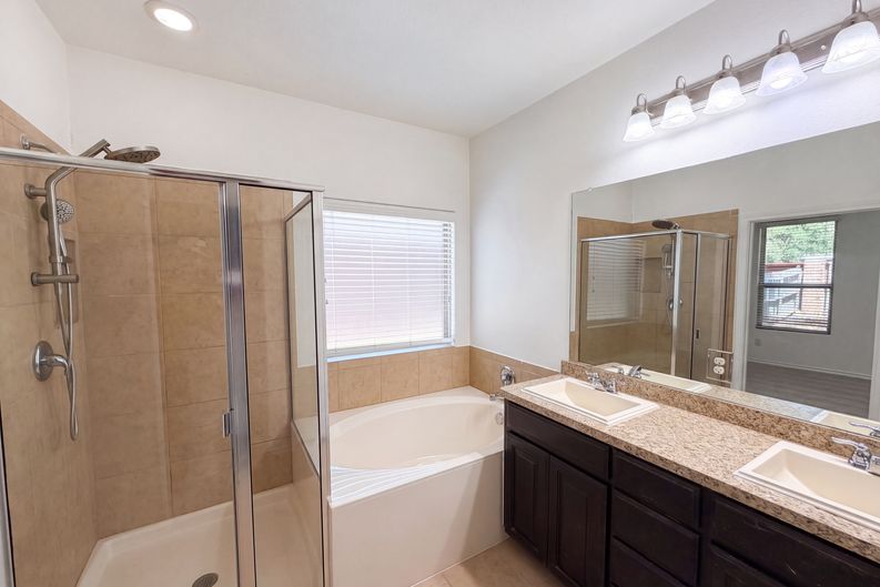 Photo 11 of 20 of 1108 Edgewater Dr, Azle, TX