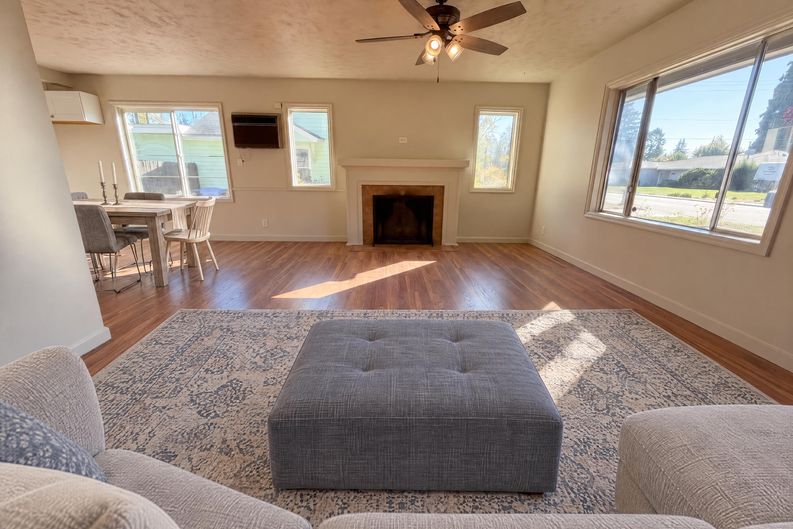 Photo 3 of 23 of 563 Manbrin Dr N, Keizer, OR