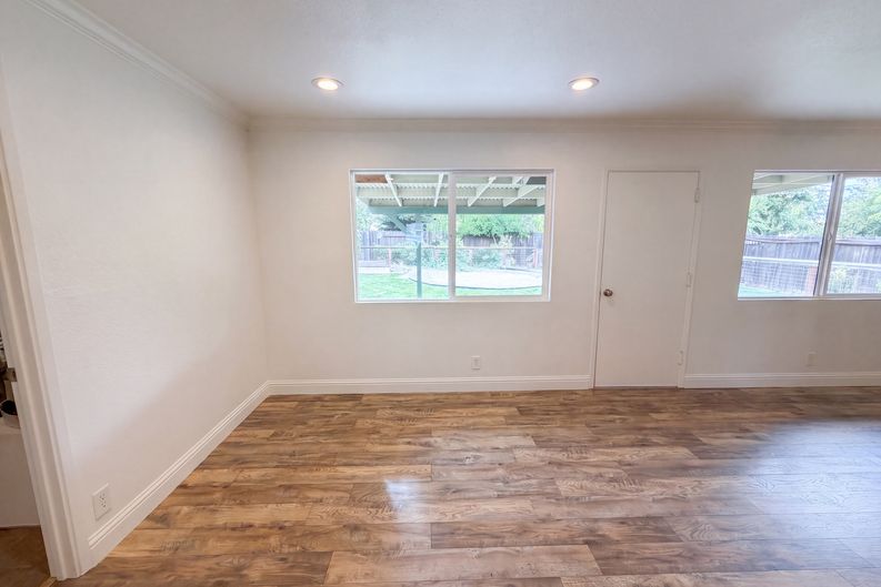 Photo 9 of 27 of 6809 Weddigen Way, North Highlands, CA
