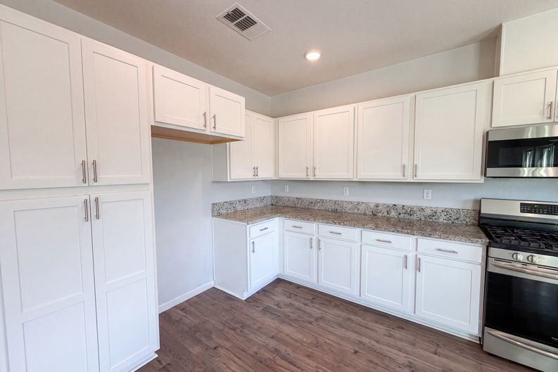 Photo 8 of 27 of 8224 Kossum Way, Elk Grove, CA