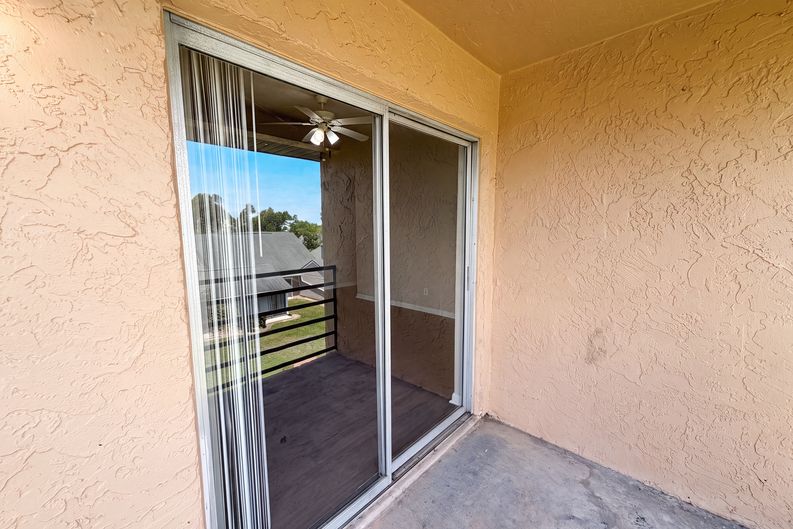 Photo 5 of 27 of 5213 Via Hacienda Cir, Orlando, FL