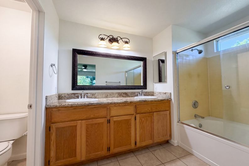 Photo 13 of 30 of 2805 Aquamarine Cir, Rescue, CA