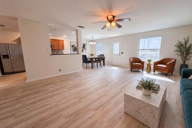 Photo 3 of 22 of 5810 Vasey Blvd, Austin, TX