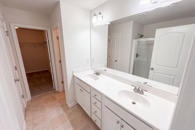 Photo 25 of 41 of 821 Walnut Woods Dr, Braselton, GA