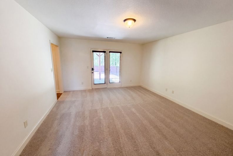 Photo 8 of 28 of 2721 Berkshire Dr, Winder, GA