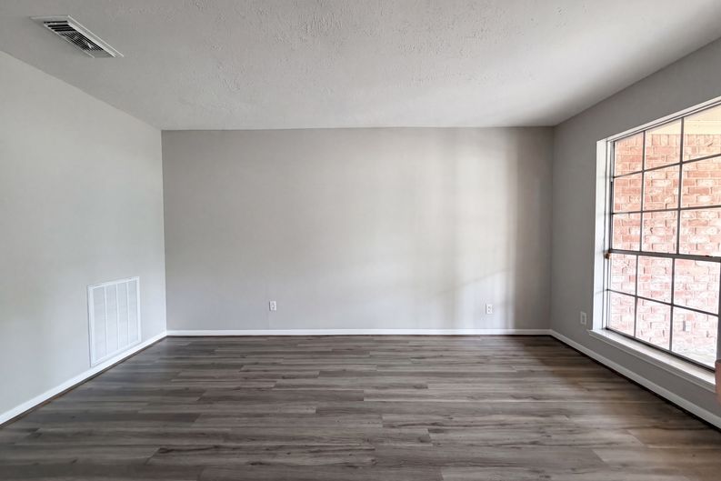 Photo 6 of 19 of 9606 Ballin David Dr, Spring, TX