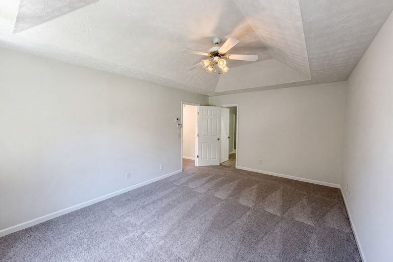 Photo 4 of 25 of 3582 Coveside Ct, Loganville, GA