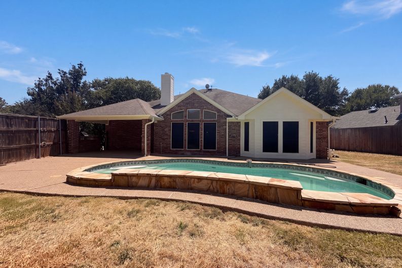 Photo 5 of 30 of 6 Cimarron Ct, Roanoke, TX
