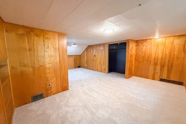 Photo 14 of 22 of 29352 Waldensa Ave, Wickliffe, OH