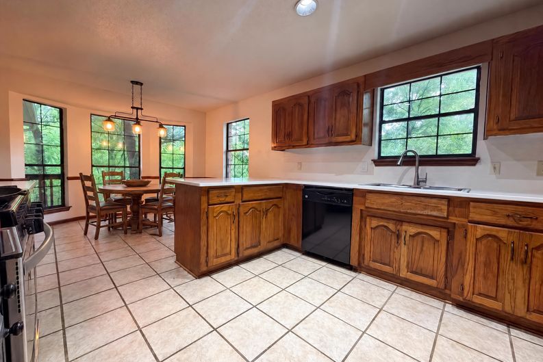 Photo 7 of 24 of 1223 6th St, Pleasant Grove, AL