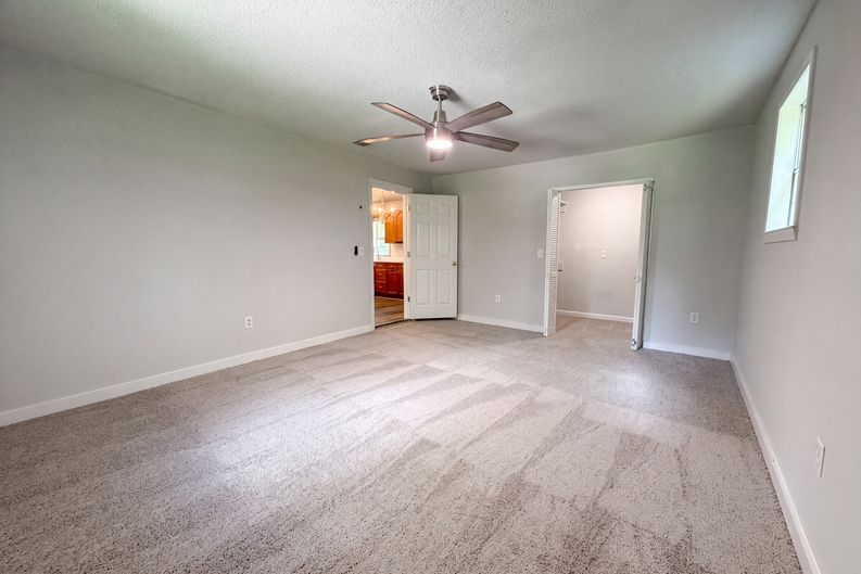 Photo 4 of 24 of 3704 Meadowview Dr, Lithia Springs, GA