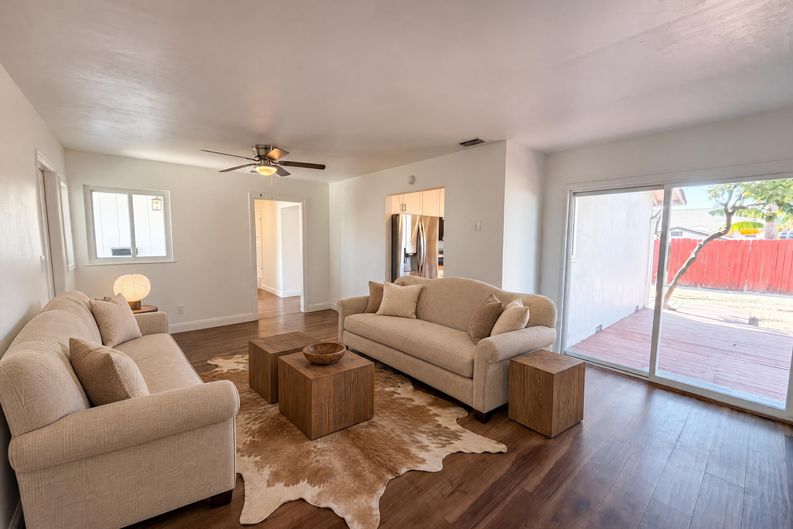 Photo 3 of 18 of 5208 Fernwood Way, Sacramento, CA