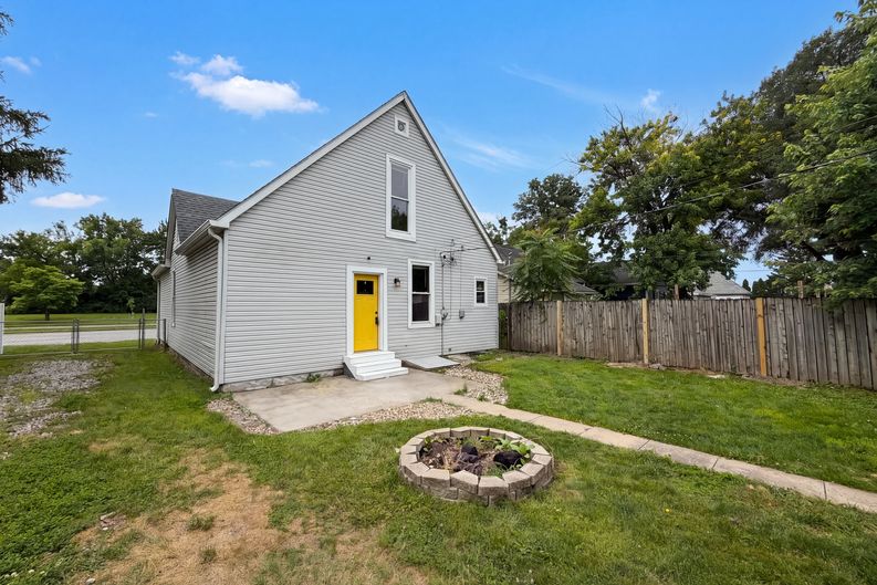 Photo 5 of 25 of 1510 E Raymond St, Indianapolis, IN